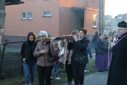 Droga Krzyżowa ulicami Sławikowa 2025 r. - zdjecie 57