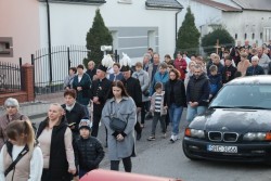 Droga Krzyżowa ulicami Sławikowa 2025 r. - zdjecie 70