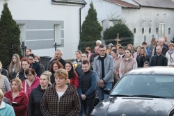 Droga Krzyżowa ulicami Sławikowa 2025 r. - zdjecie 73