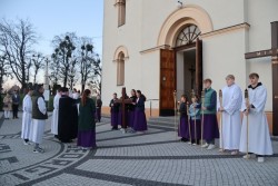 Droga Krzyżowa ulicami Sławikowa 2025 r. - zdjecie 75