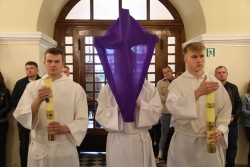 Triduum Paschalne 2025 r. - Wielki Piątek - zdjecie 13