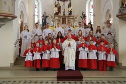 23.11.2025r. - ministranci z kościoła parafialnego i filialnego w Niedzielę Chrystusa Króla