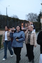 Droga Krzyżowa ulicami Sławikowa 2026 r. - zdjecie 14