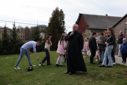 Zajączek w ogrodzie farskim 2026r. - zdjecie 6