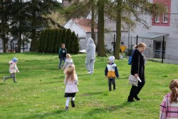 Zajączek w ogrodzie farskim 2026r. - zdjecie 28