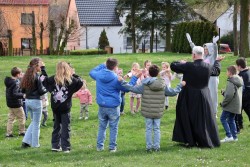 Zajączek w ogrodzie farskim 2026r. - zdjecie 30